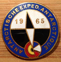 Logo van de Nederlands-Belgische expeditie 1964-1965