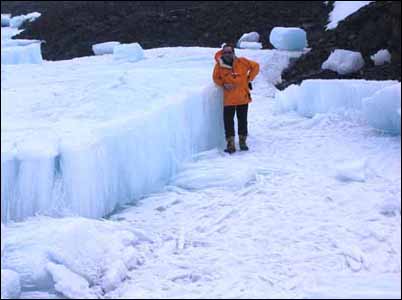 Mark poserend tussen fantastische (natuurlijke!) ijscreaties
